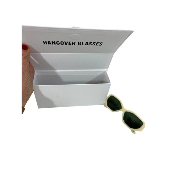 Meraki Hangover Glasses Cream Green Fashion Sunglasses Faux Leather Case Pouch main image 13